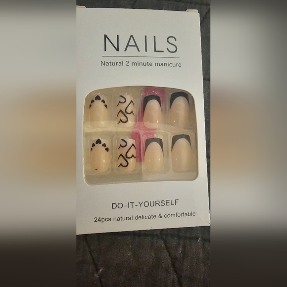 5 Sets of Fake Nails Variety - Picture 5 of 6